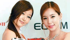 휴대성 높인 미러리스 카메라