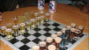 죽음의 체스 “걸리면 원샷?  주당, 그들만의 리그”