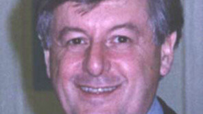 ‘미인계’에 홀린 대학교수 “알고보니 남자…억울해” 호소