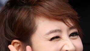 [SD포토] 김혜수, 윙크까지도 섹시미 충만