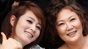 [SD포토] 김혜수-김해숙, 팬심 훔치는 미소