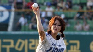 [포토] ‘미코 미’ 김나연, 우윳빛 꿀벅지 자태로 파워풀한 시구