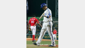 [포토] 이승엽 ‘500호는 대체 언제 터질라나…’