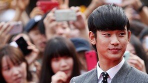 [SD포토] 김수현, 삐죽 애교 입술 ‘섹시하네’