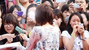 [SD포토] 김혜수, 빛나는 팬사랑 ‘블링블링’