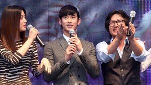 [SD포토] ‘빵’ 터진 김윤석, ‘박수치며 함박웃음’