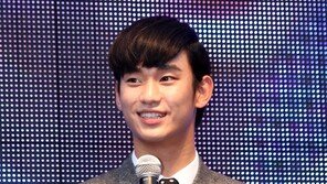 [SD포토] 김수현, 크게봐도 작게봐도 ‘훈훈 미모’