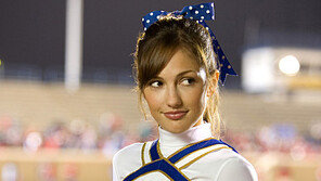 민카 켈리, 미성년 시절 음란비디오 유출 파문 ‘충격’