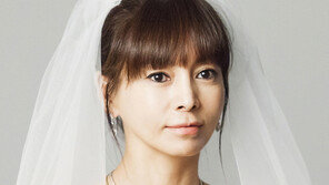 황신혜, 순백의 웨딩드레스 ‘동안 미모 절정’