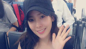 한지민, 청순 셀카 공개 ‘은근한 노출’ 아찔