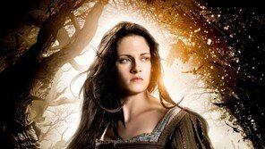 크리스틴 스튜어트, 유부남 감독과 불륜? ‘스킨십 포착’ 논란