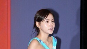 [SD포토] 쿨한 ‘마린룩’ 민효린, 은근 볼륨 과시 