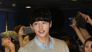 [포토] ‘완소남’ 송중기, 다부진 어깨 ‘반전 매력’