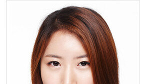 [우먼 동아일보 메이크업 솔루션] 뷰티모델 유리나 도전! 5분 터치로 끝내는 ‘광대 축소 메이크업’ 노하우