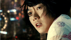 배두나, 할리우드 진출작 스틸 다수 공개… 1인 다역?