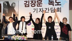 [SD포토] 김장훈, ‘독도 횡단 성공기원… 만세삼창!’