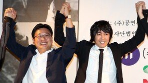 [SD포토] 서경덕-김장훈, ‘무한 독도사랑… 만세!’