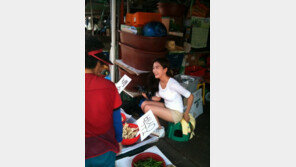 ‘경동시장 얼짱녀’, 연예인급 미모…대체 누구? ‘들썩’