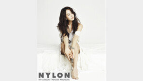 ‘후궁’ 조여정, 화보에서 순수한 매력 뽐내…