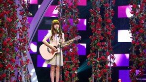 [포토] 주니엘, 꽃밭에서 활짝 핀 꽃미모