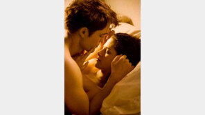  크리스틴 스튜어트 불륜 인정, “그에게 미안하고 여전히 사랑한다”