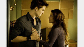 로버트 패틴슨, 크리스틴 스튜어트와 동거 하던 집 떠나…결국 이별?