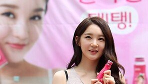 [SD포토]강민경, ‘많이 먹고 저처럼 탱탱해지세요’