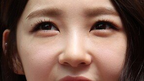 [SD포토]강민경, 뽀얀 솜사탕 피부 ‘만져보고 싶네’