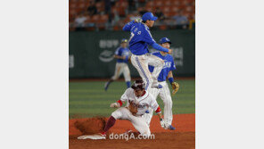 [포토] 김상수, 공중부양으로 병살 아웃!