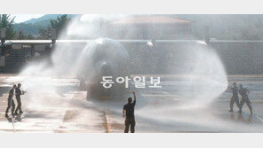 “너무 더워서…” 수송기도 찬물 샤워