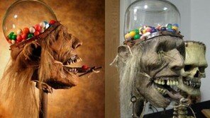 좀비 껌 자판기에 ‘깜짝이야’… “웩~ 이걸 어떻게 먹으라고”