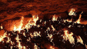 [영상] 지옥으로 가는 문, 41년째 불에 타는 불구덩이