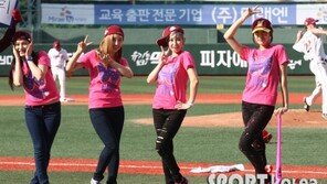 [포토] 써니힐, 그라운드 위 핑크빛 요정으로 변신