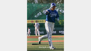 [포토] 이승엽, 500호 경례 세레머니!