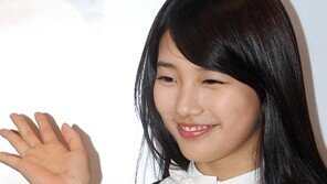 [포토] 수지, 男心 녹이는 눈웃음 애교