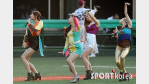 [포토] 써니힐, 무더위에도 야구장 분위기를 더 뜨겁게~