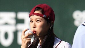 [포토] 써니힐 승아, 공에 올림픽 금빛 기원 담나?