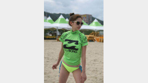 ‘아찔’ 사희 서핑 사진 “바다만큼 시원한 의상!”