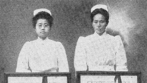 남편 학대로 얼굴-손 망가진 그녀, 한국인 첫 간호사 되다