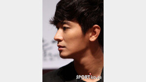 [포토] 주지훈, 조각같은 옆라인 ‘작품이야’