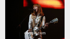 [SD포토] AOA 초아, 천사의 연주 ‘빠져들어’