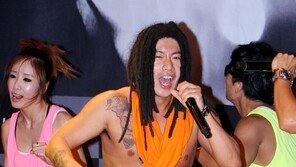 [포토] 스컬, 초콜릿 복근 공개 ‘마초 느낌’ 물씬