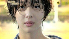 설리 물기촉촉 꽃소년, 옷 갈아입는 뒷모습도 눈길!