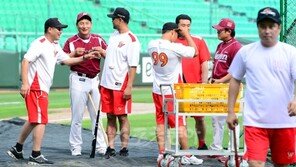 [포토] SK-넥센 선수들, 무더위엔 반바지가 제격!