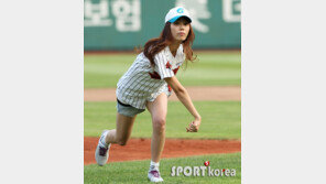 [포토] 추소영, 프로 못지 않은 시구 ‘자세가 남달라’ 