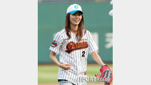 [포토] 추소영, 시구 마친 후 男心 빠져드는 보조개 쏙~