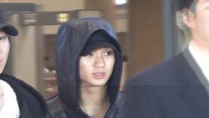 김수현, 런던서 박태환 응원 후 입국…철통보안 속 팬들에 ‘무성의’