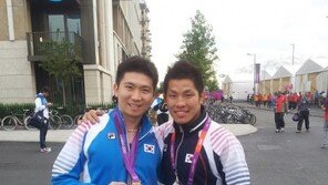 [런던 2012] 유승민, 유도 김재범과 ‘금메달 축하한다’ 인증샷
