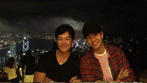 이승기-이서진, 홍콩 디즈니랜드 포착 ‘둘이 닮았네’
