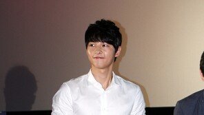 [포토] 완소남 송중기, 입장부터 훈남 포스 폭발